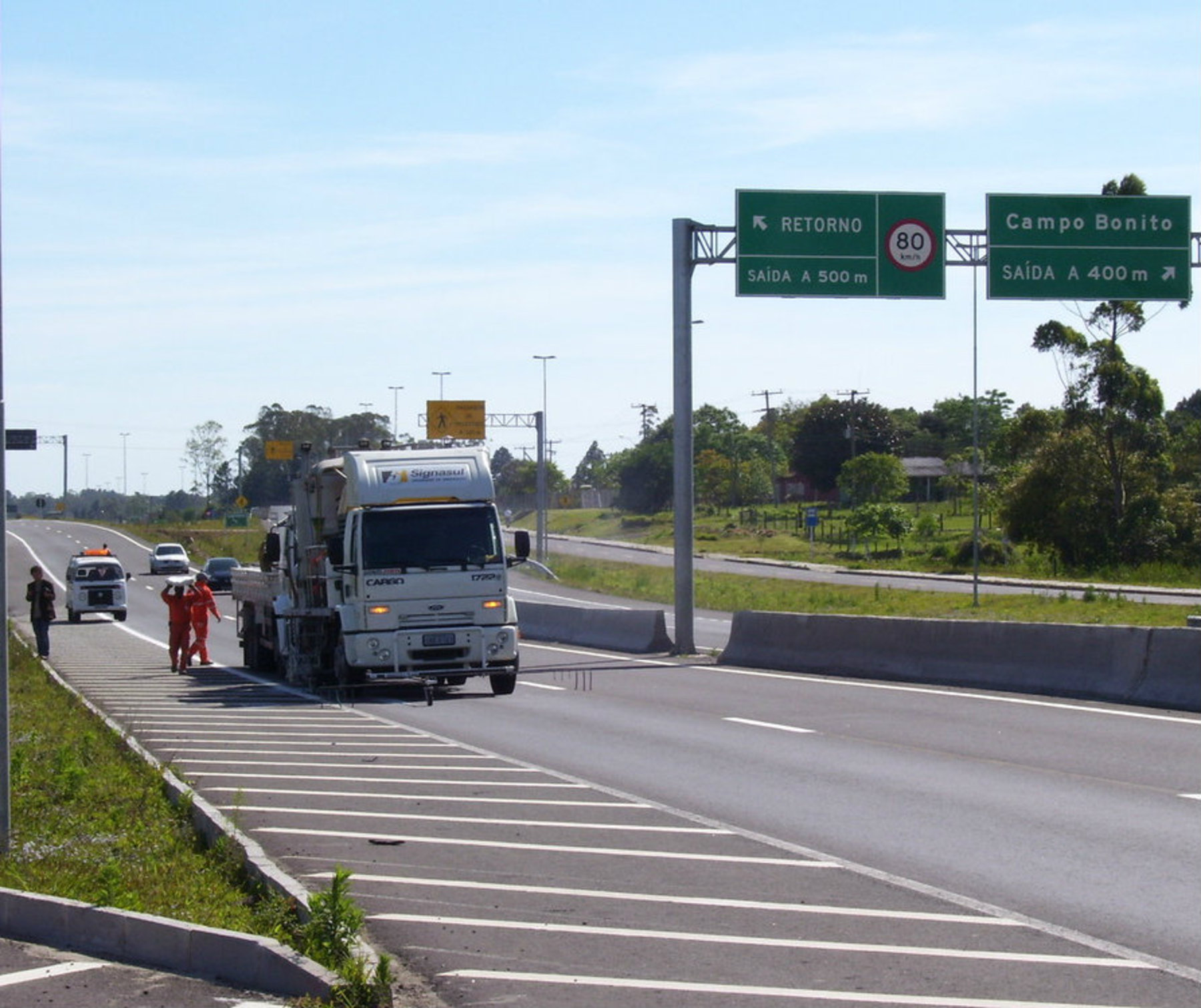 Alta especialização em Sinalização Horizontal.